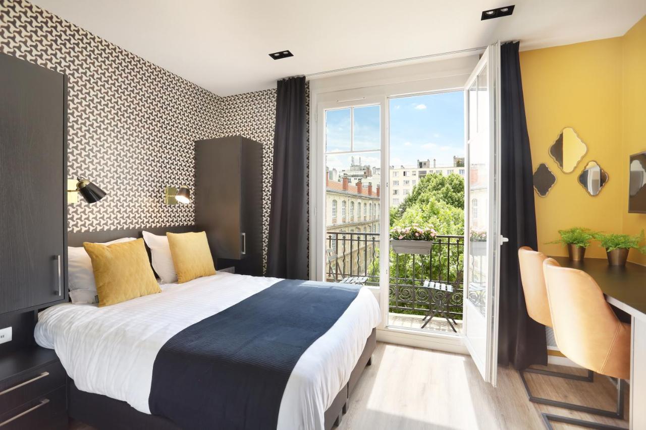 Studio Moyen avec Cuisine et Balcon