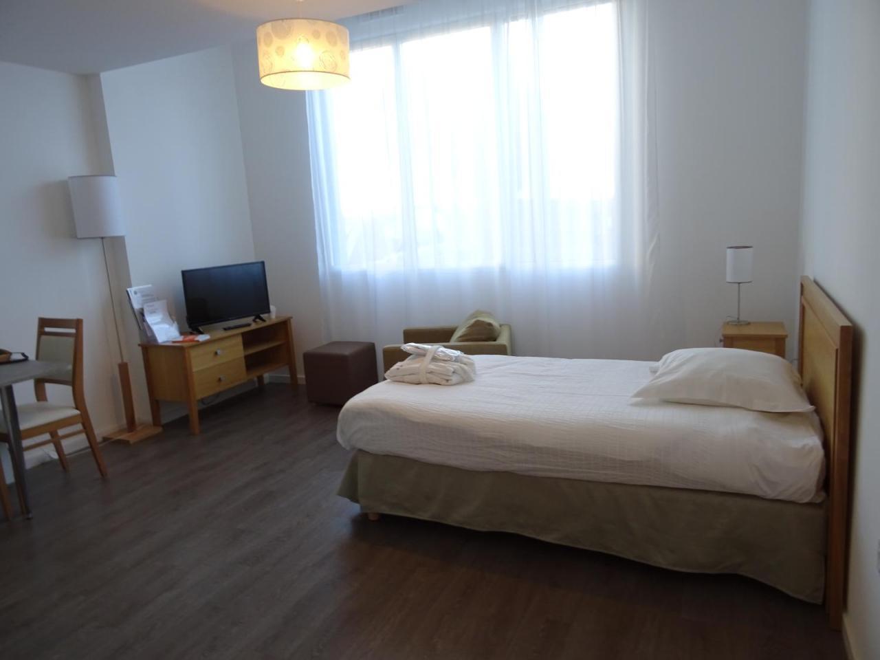 One-Bedroom Apartment,727354999:JPEG