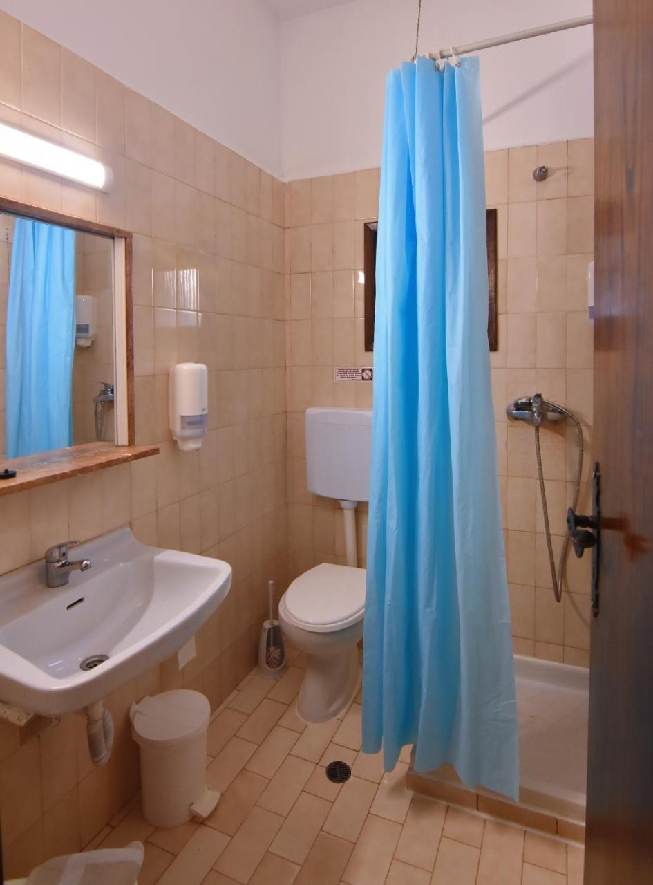 Chambre Double Économique (2 Adultes + 2 Enfants)