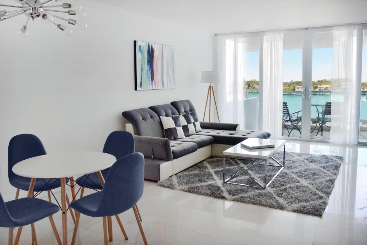 Suite Deluxe 1 Chambre avec Salle de Bains et Toilettes Séparées avec Lavabo et Balcon - Vue sur Ville