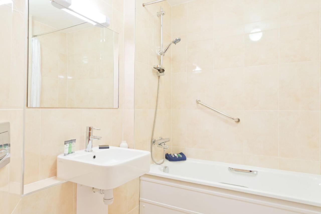 One-Bedroom Apartment,752088869:JPEG