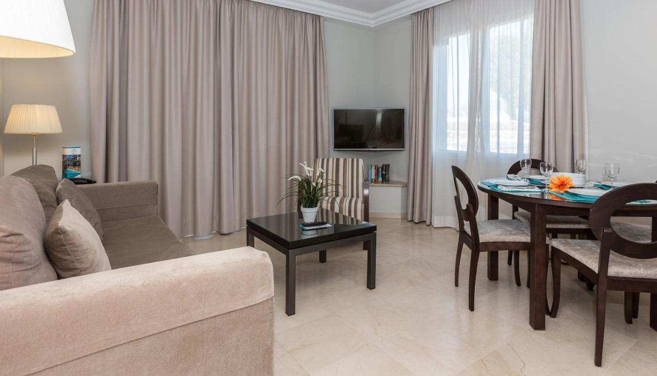 Superior One-Bedroom Apartment (3 Adults),761961541:JPEG