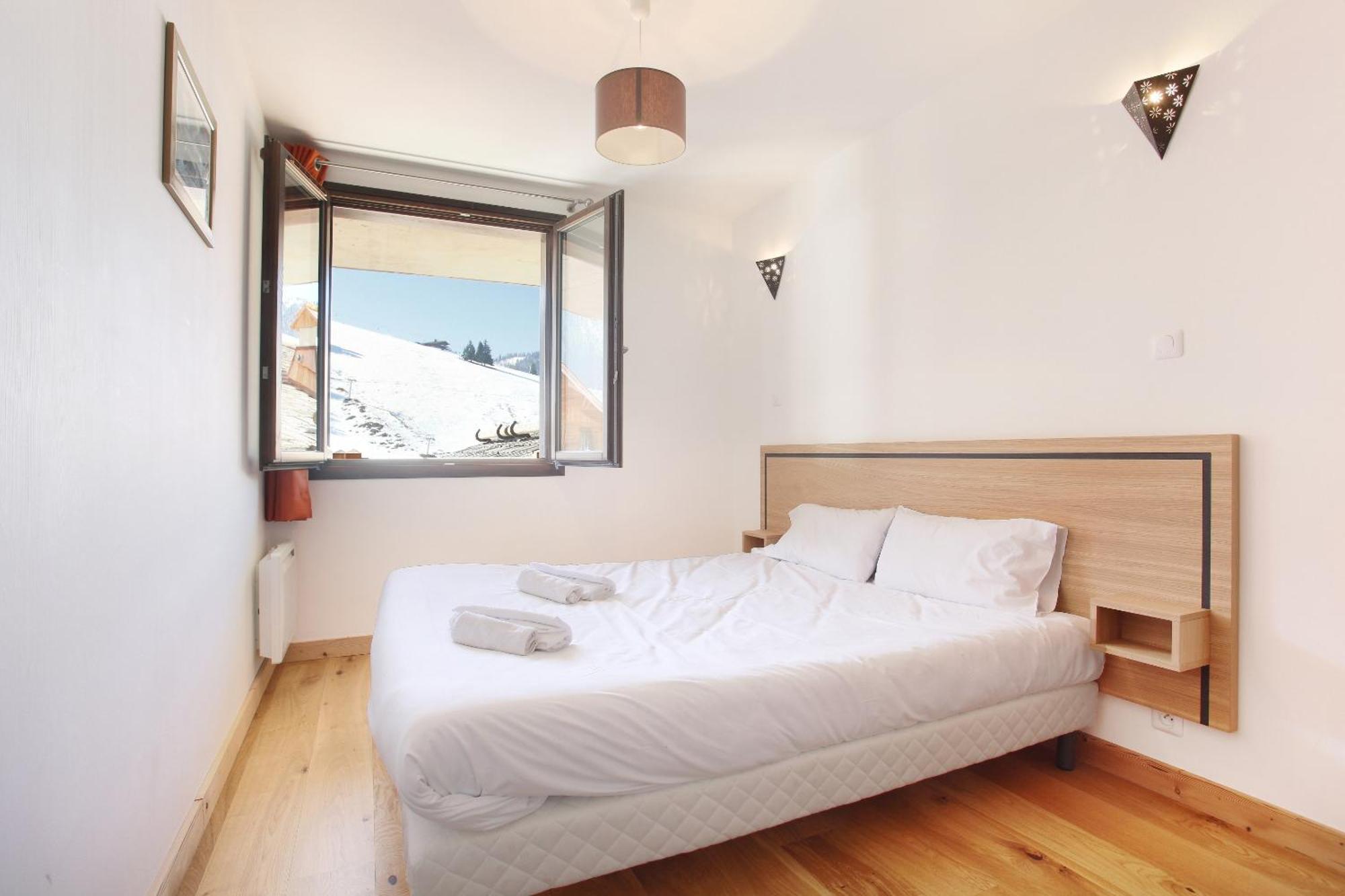 One-Bedroom Apartment,925908526:JPEG