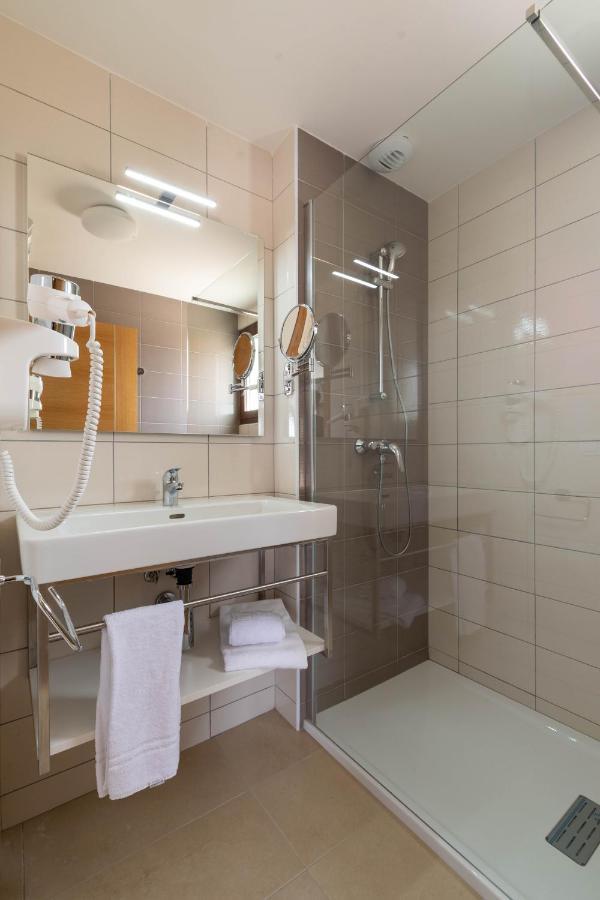 One-Bedroom Apartment,975017290:JPEG