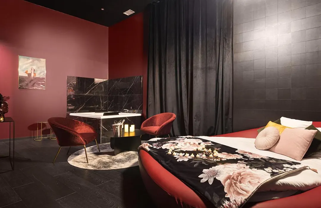 Legend Majestic Superbe Love Room - Jacuzzi - Champagne - Romantisme - parking privé-1