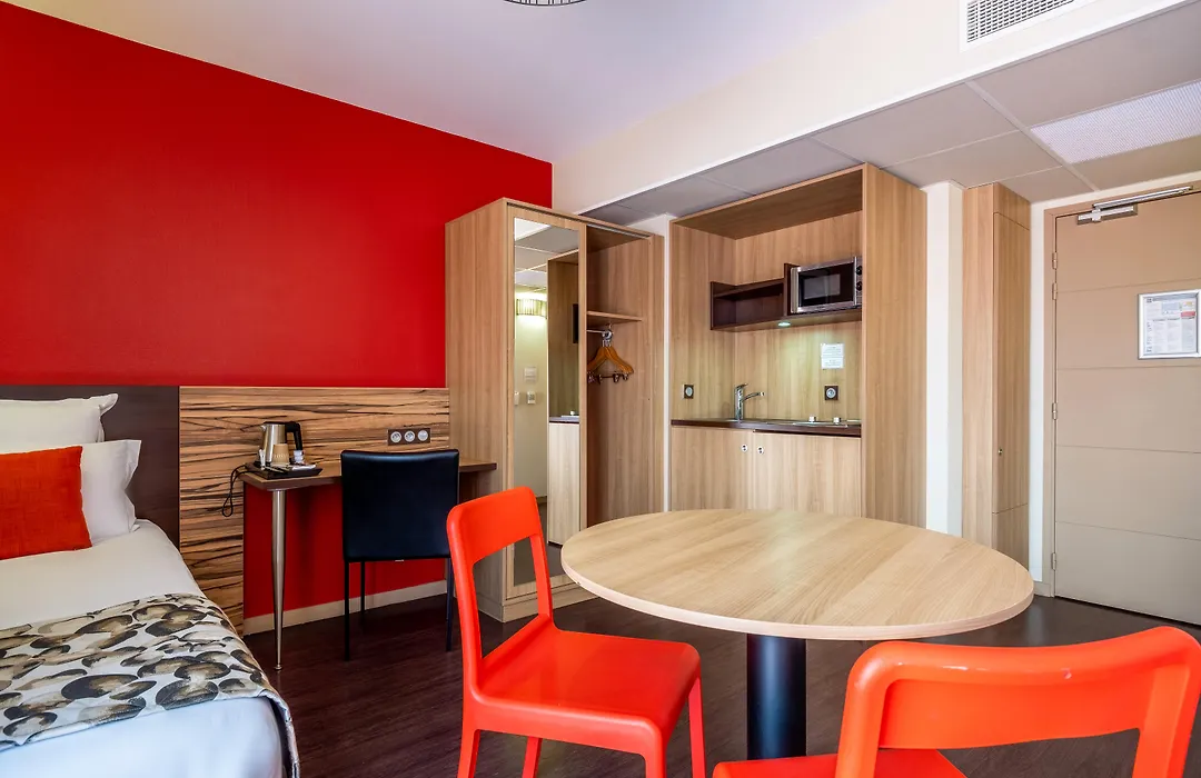 Aparthotel Adagio Lyon Patio Confluence-1