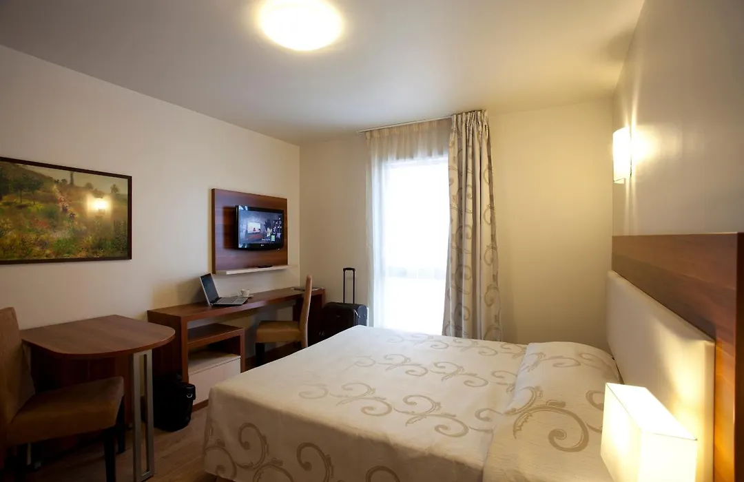 Villa Val Senart 1Ere Avenue-1