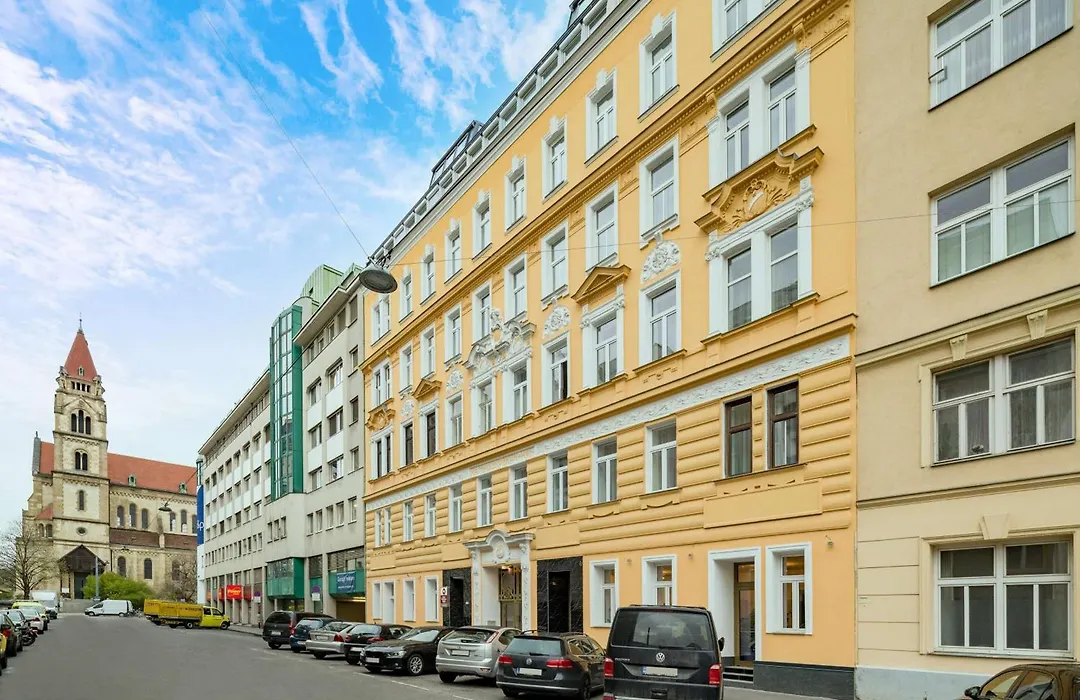 Best Western Plus Celebrity Suites-1