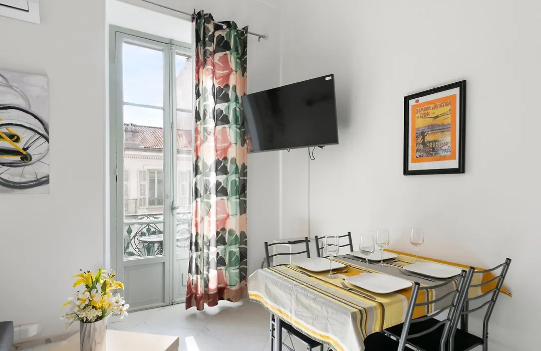 Studio Jaune Fshh-1