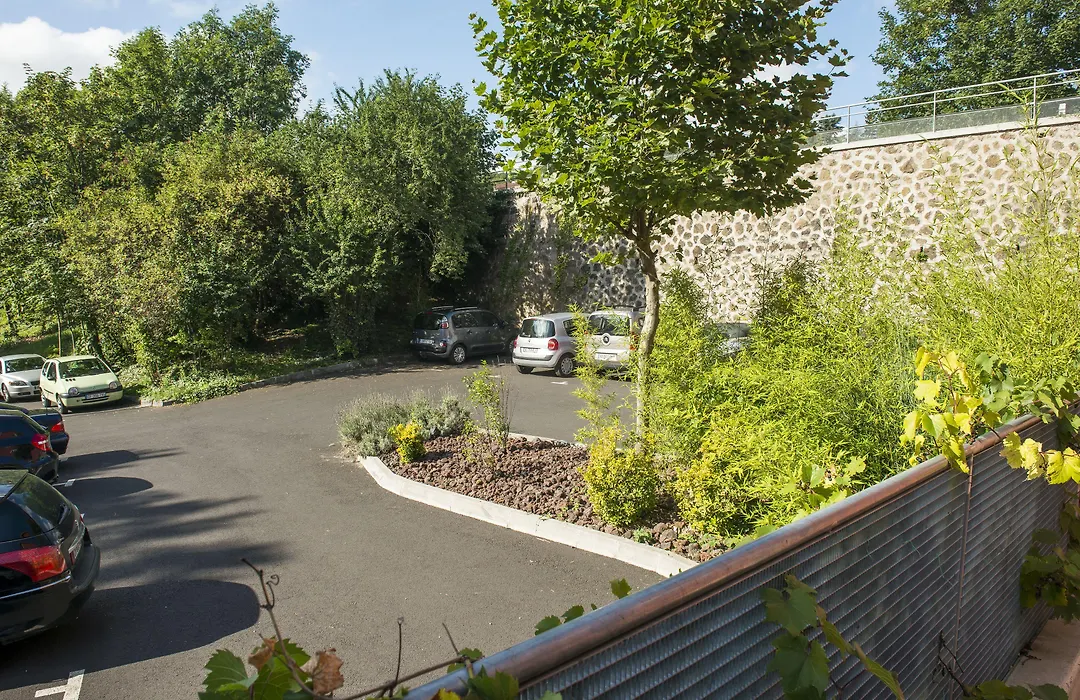 Les Capucines-1