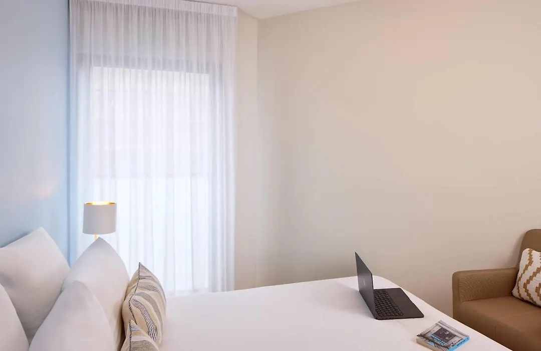 Quality Suites Pau Porte des Pyrenees-1