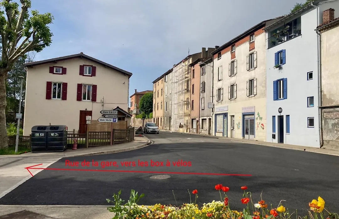 AUX 4 LOGIS Appart-hotel - Studio Le Flore - Petit déjeuner inclus 1ère nuit-1
