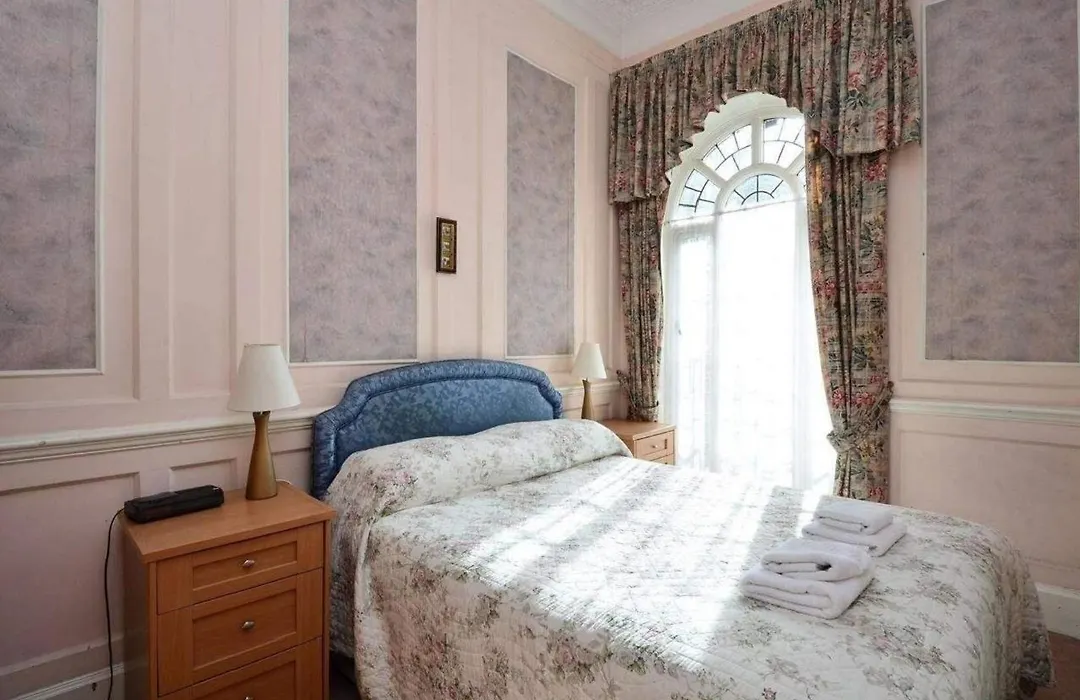 Kensingtoncourt Aparthotel-1