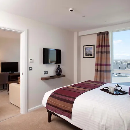 Hyatt House London Stratford - Aparthotel-3