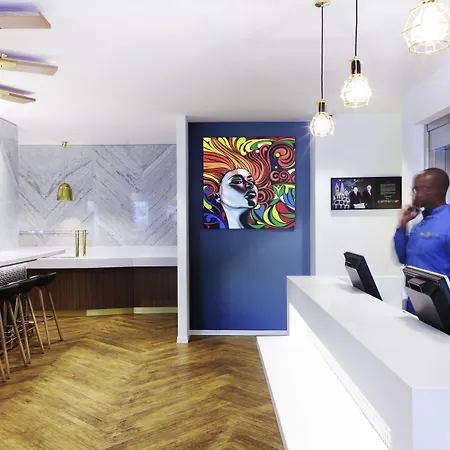 VISIONAPARTMENTS Place de Cornavin - self check-in-3