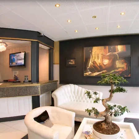 Appart-Hôtel Le Trianon-2