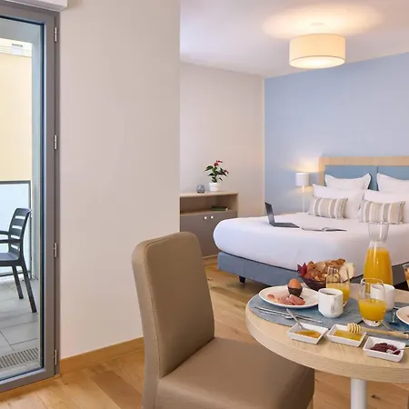 Quality Suites Pau Porte des Pyrenees-3