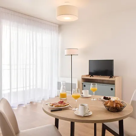 Quality Aparthotel Cherbourg-3