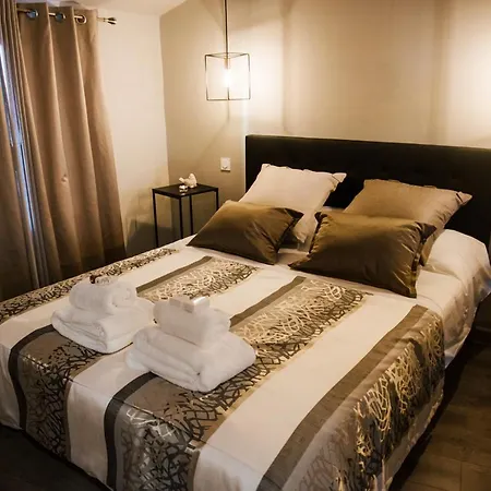 La Suite Romantique avec Jacuzzi au Cœur de Perpignan-3