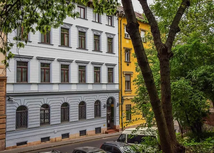 Varalja Home Budapest