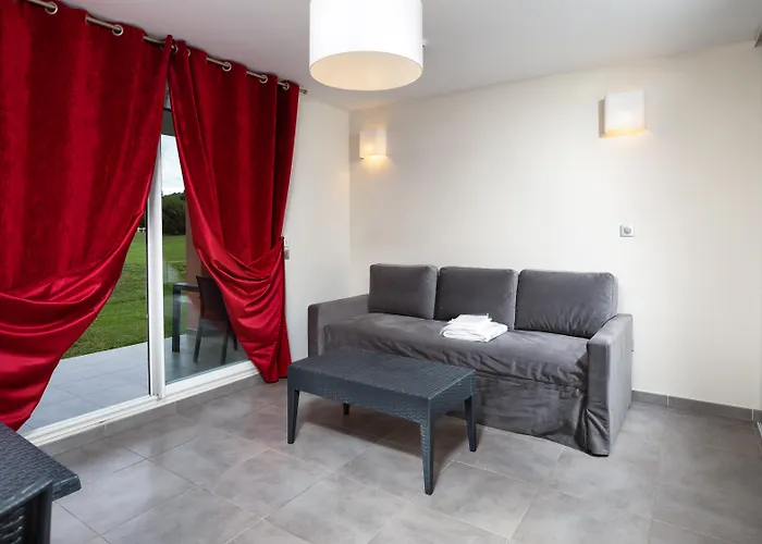 SOWELL RESIDENCES Les Perles de Saint Tropez Grimaud