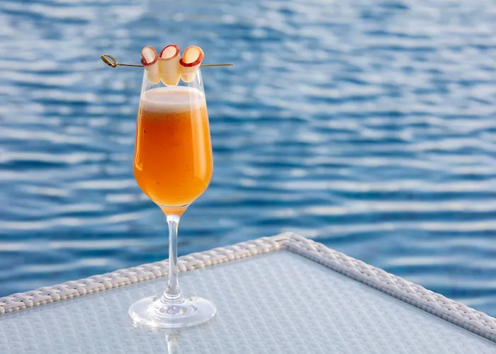 Avani Plus Palm View Dubai Hotel&Suites