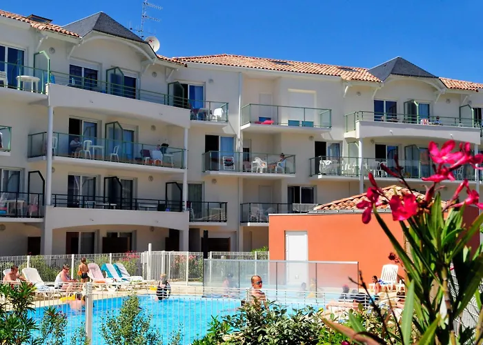 Appart HotelVacancéole - Les Jardins De L'Amirauté