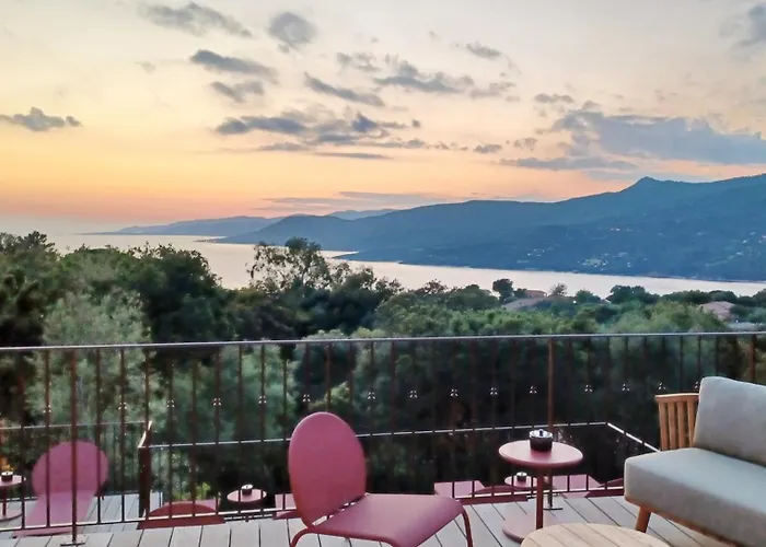 U Castellu Chambres d'hôtes&Location villa et appartements vue mer