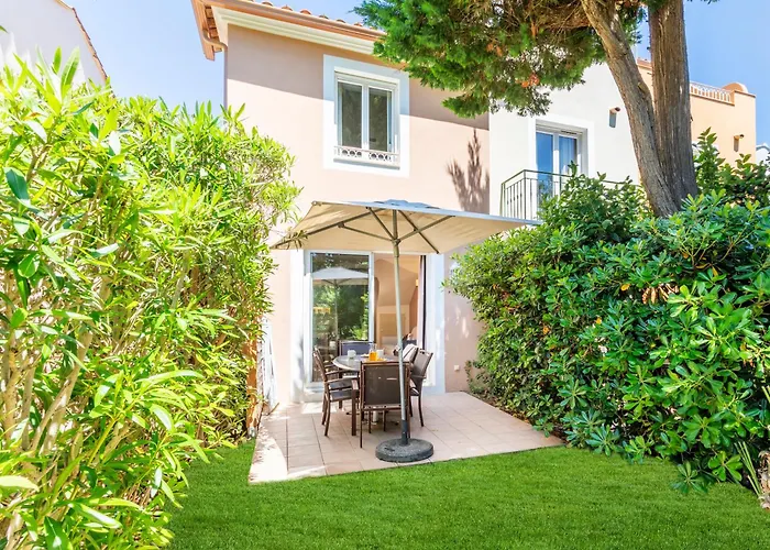 Appart HotelRésidence Pierre&Vacances Le Hameau De La Pinède