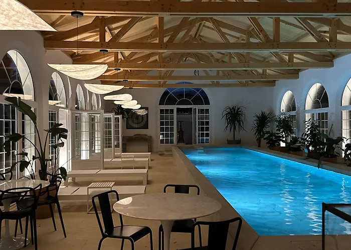 Secret d'Uzès - Place aux Herbes - Piscine chauffée et Jacuzzi