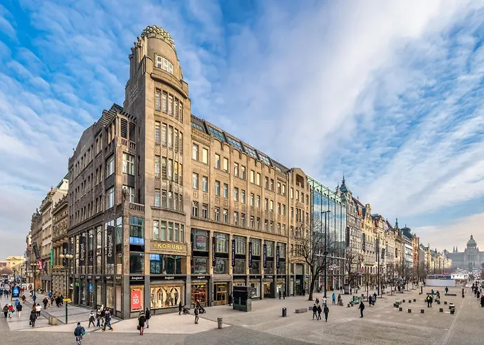 Crown Palace Apartments By Adrez Prague