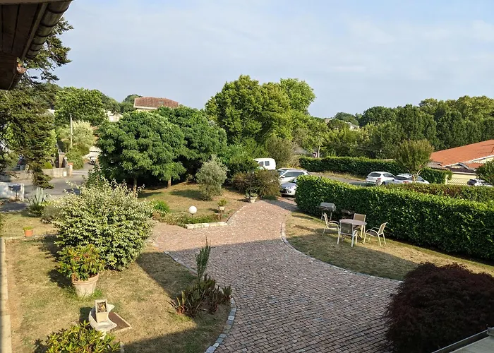 Appart HotelStudios Les Acacias