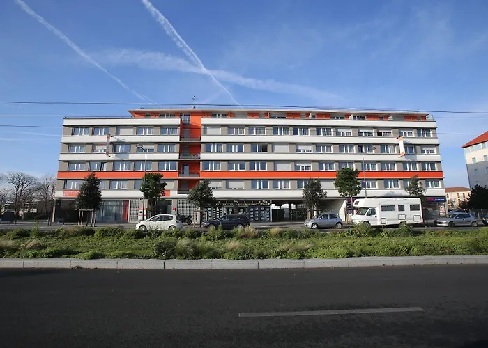 Aparthotel Adonis Paris Sud à Chevilly-Larue