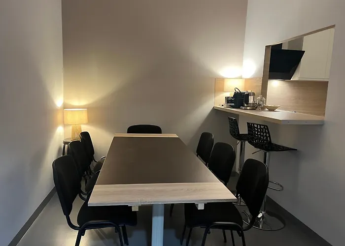 Aparthotel Loft 200m2 avec écran led géant de 10m2 à Marseille