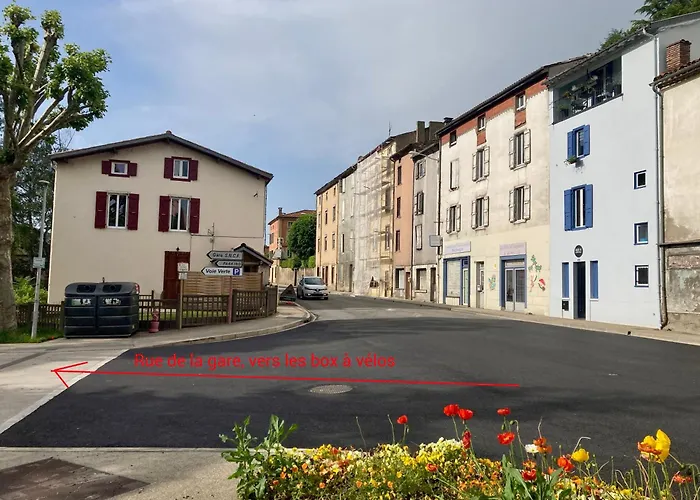 AUX 4 LOGIS Appart-hotel - Studio Le Flore - Petit déjeuner inclus 1ère nuit Foix